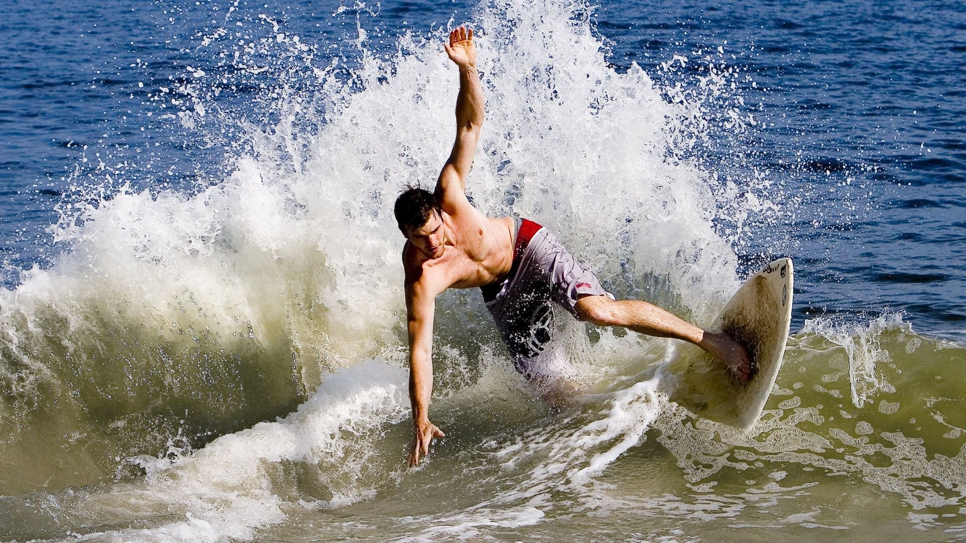 荷兰队在国际比赛中表现优异，晋级形势佳